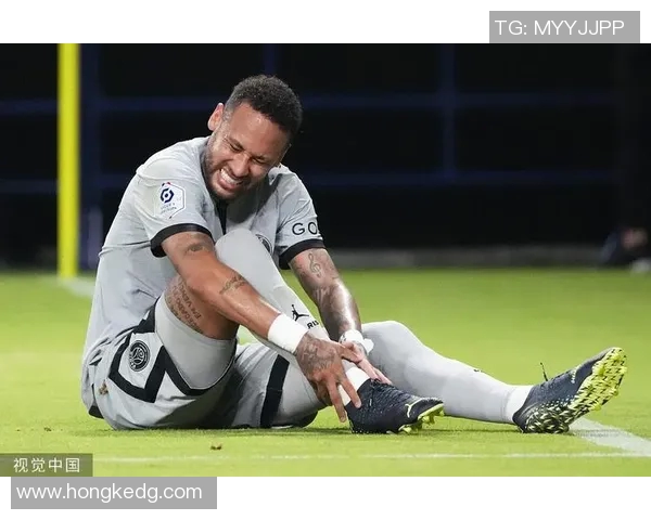 内马尔再度受伤影响巴黎欧冠前景球队士气堪忧